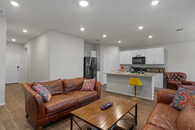 $2,000 | 12701 Brahmin Drive, Austin, TX 78724