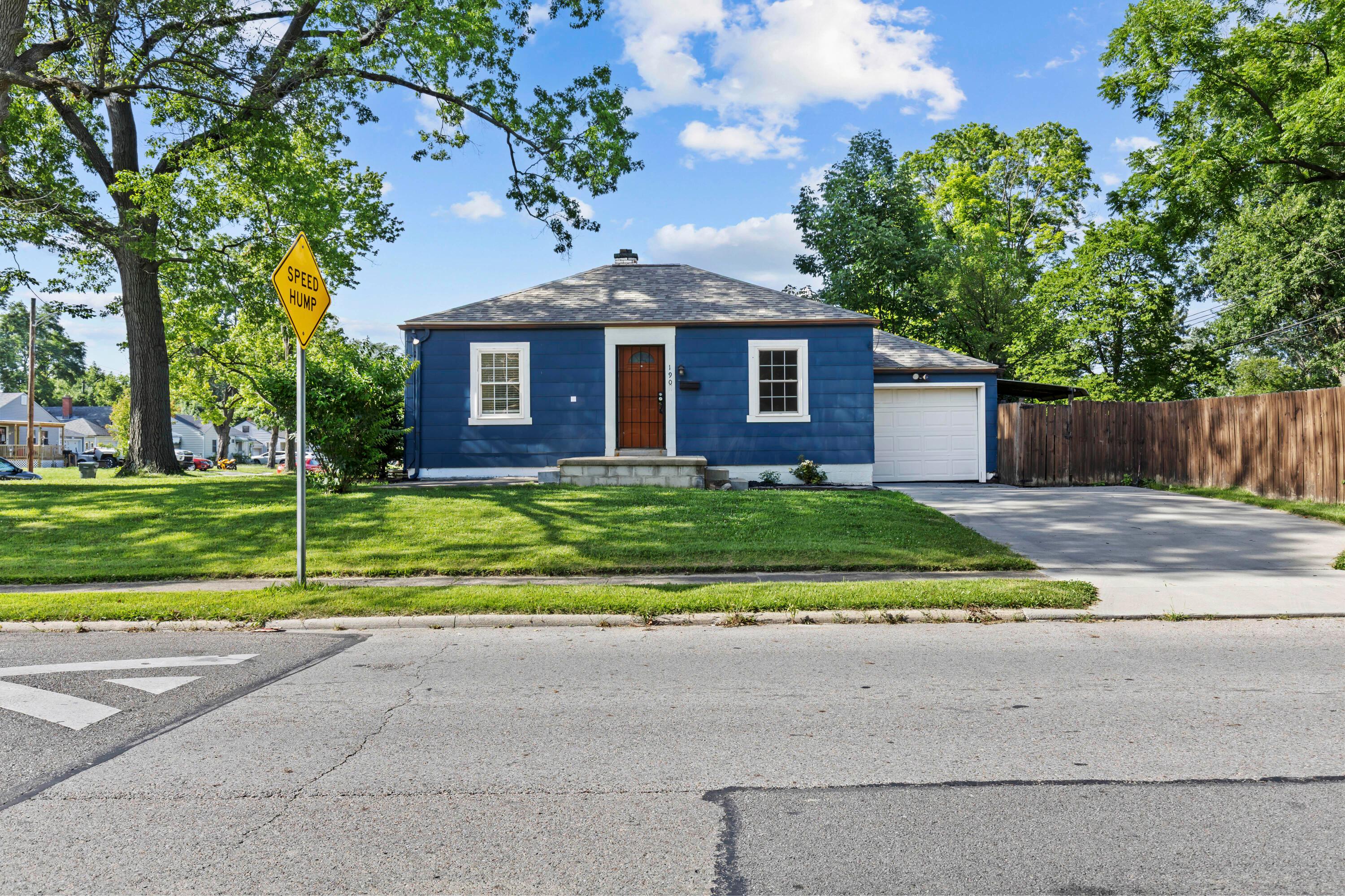 190 Lowell Road Columbus, OH 43209 - Photo 2 of 19 HRExterior13