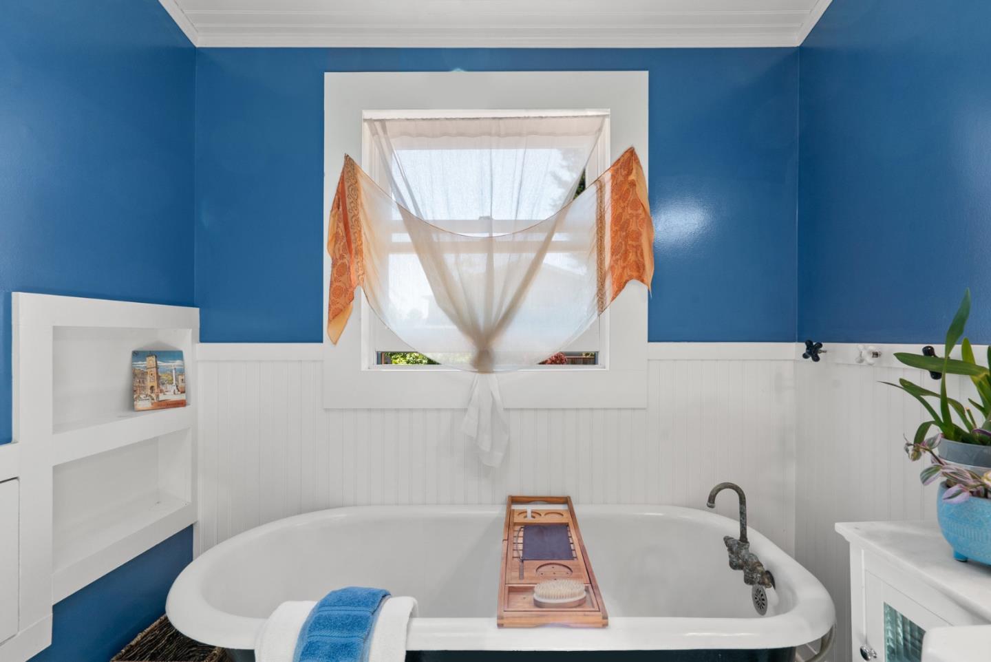 505 Cayuga Street Santa Cruz, CA 95062 - Photo 20 of 57 a bathroom with a sink toilet and mirror
