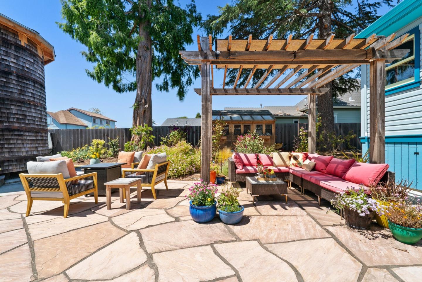 505 Cayuga Street Santa Cruz, CA 95062 - Photo 33 of 57 a view of a chairs and table in patio