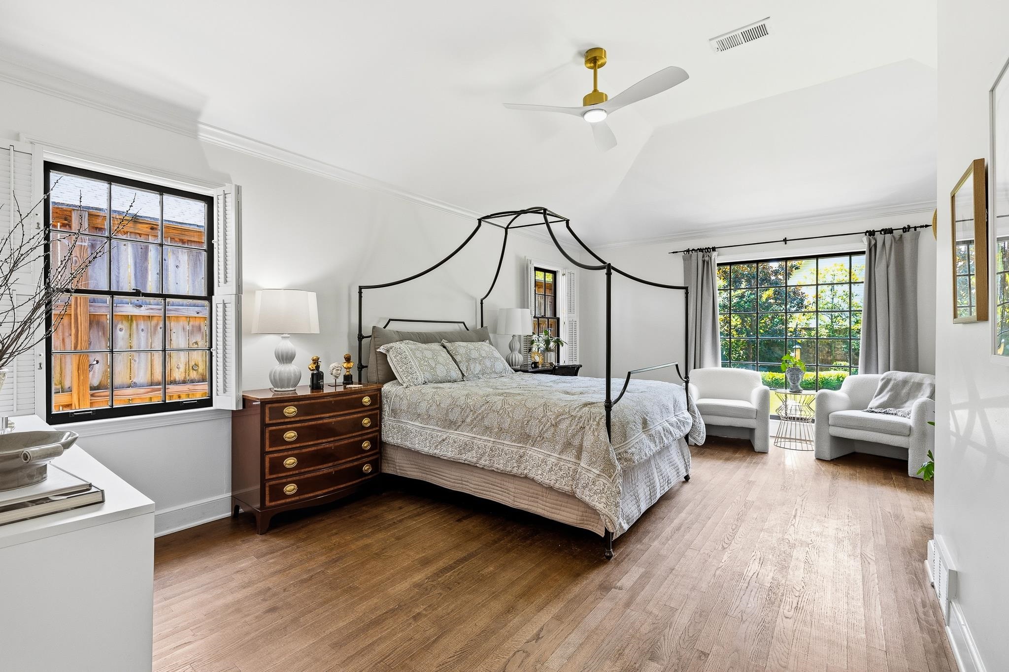 253 Ridgefield Road Memphis, TN 38111 - Photo 19 of 32 Spacious room featuring wood-finish flooring, a vaulted ceiling, and a modern ceiling fan