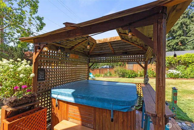 $950,000 | 16267 16th Avenue Southwest, Burien, WA 98166