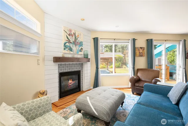 $950,000 | 16267 16th Avenue Southwest, Burien, WA 98166