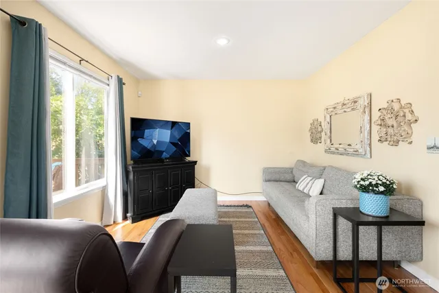 $950,000 | 16267 16th Avenue Southwest, Burien, WA 98166