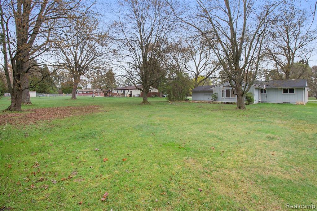 3708 West Maple Road Wixom, MI 48393 - Photo 28 of 30