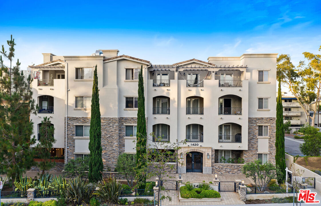 1420 South Bundy Drive, Unit 101 Los Angeles, CA 90025 - Photo 2 of 37