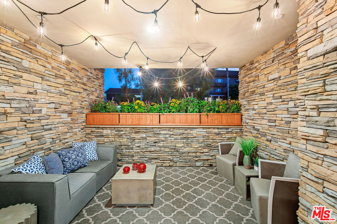 1420 South Bundy Drive, Unit 101 Los Angeles, CA 90025 - Photo 20 of 37