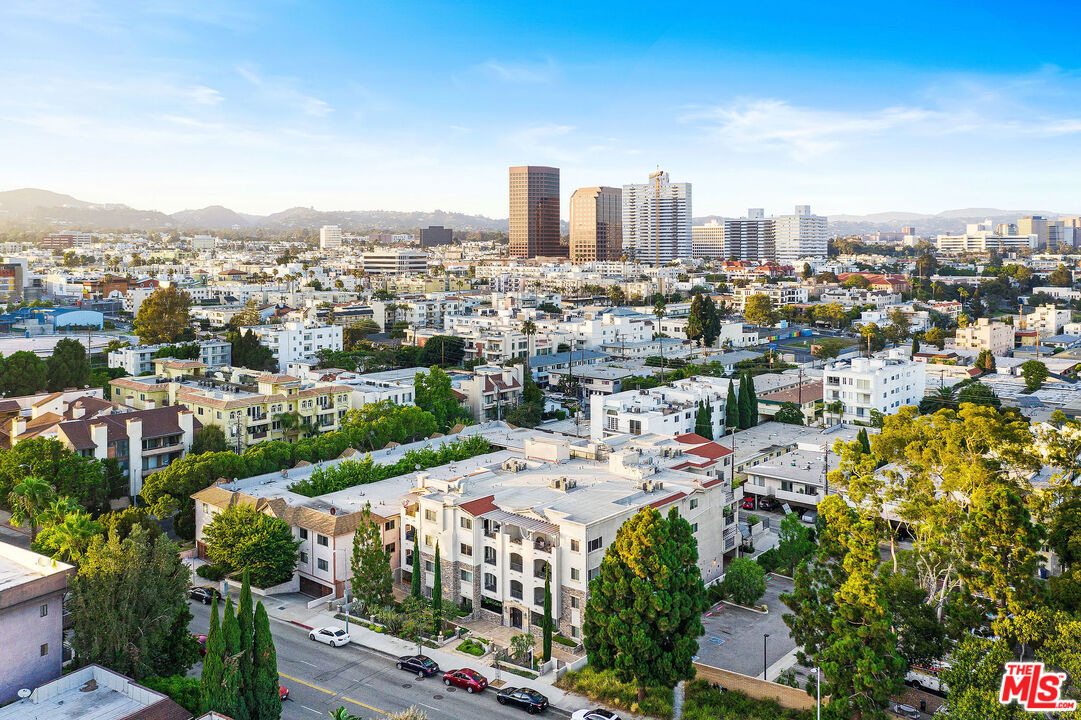1420 South Bundy Drive, Unit 101 Los Angeles, CA 90025 - Photo 3 of 37 a view of a city