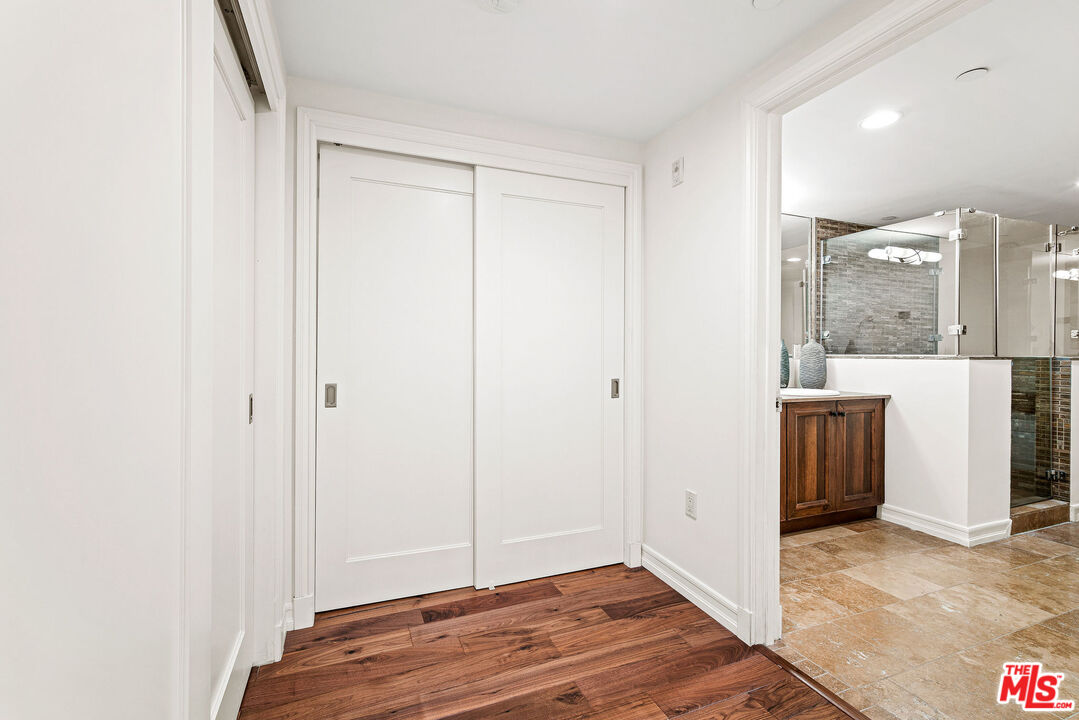 1420 South Bundy Drive, Unit 101 Los Angeles, CA 90025 - Photo 30 of 37