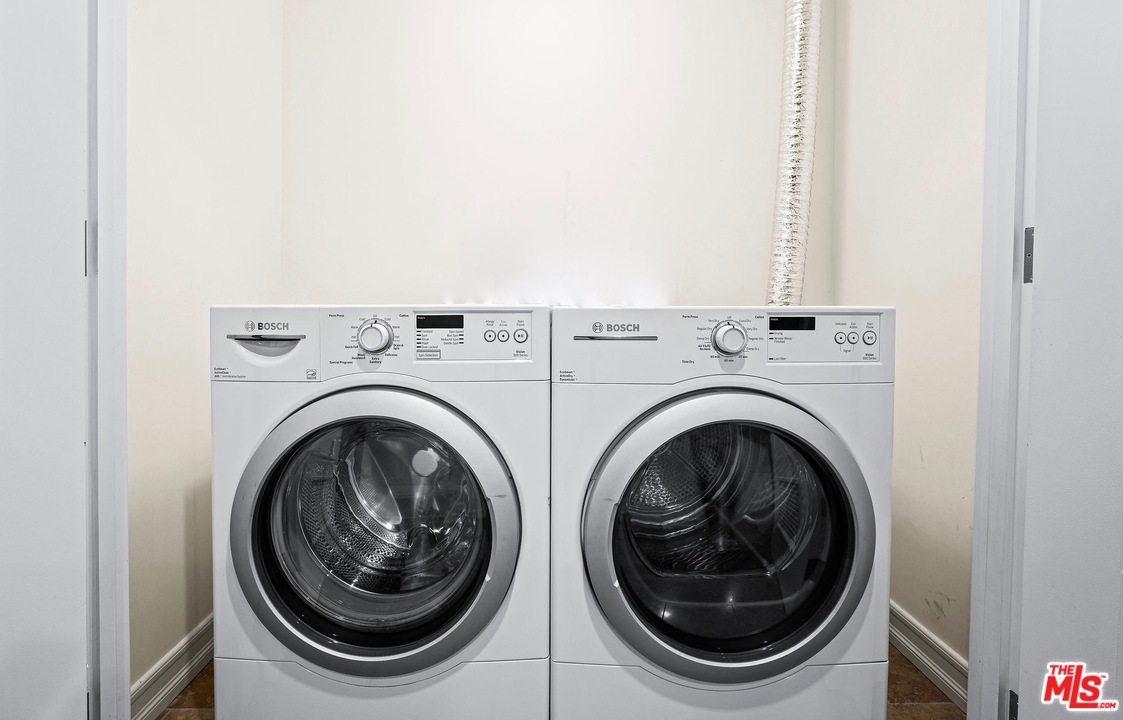 1420 South Bundy Drive, Unit 101 Los Angeles, CA 90025 - Photo 37 of 37 a utility room with dryer and washer