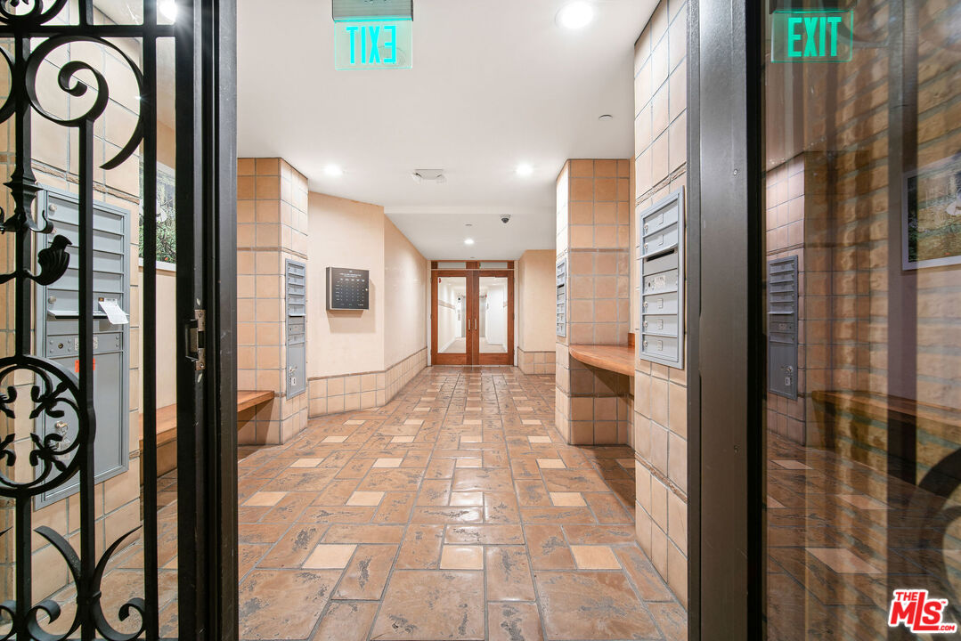 1420 South Bundy Drive, Unit 101 Los Angeles, CA 90025 - Photo 5 of 37 a view of a hallway with wooden floor and a sink