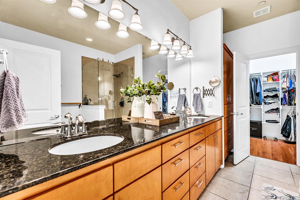 100 Alread Court Fort Worth, TX 76102 - Photo 17 of 38