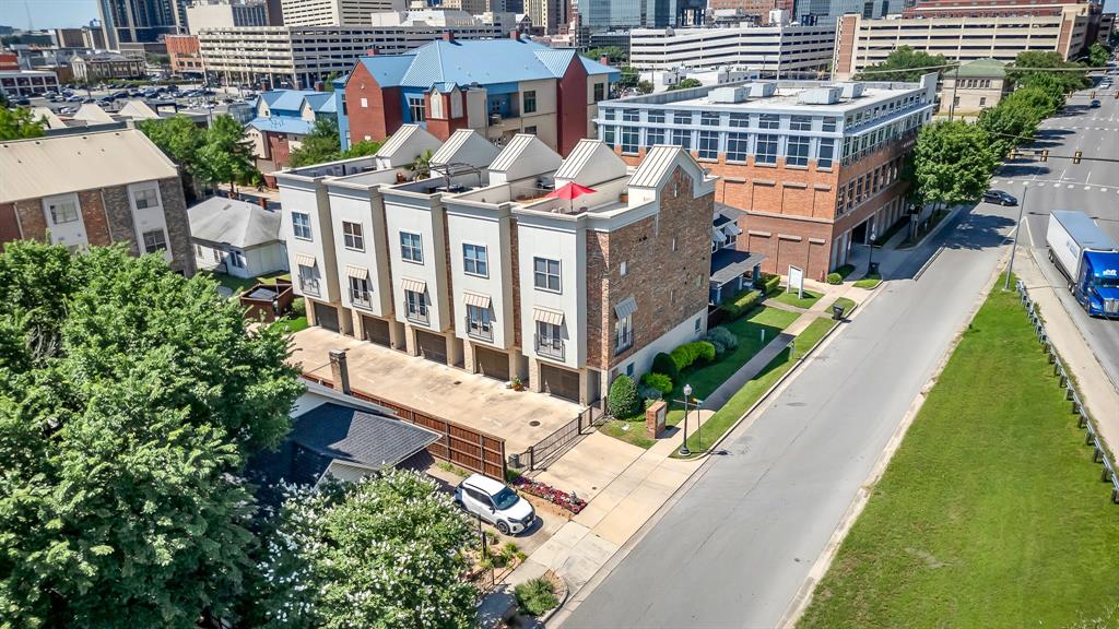 100 Alread Court Fort Worth, TX 76102 - Photo 2 of 38