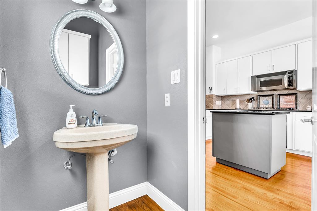 100 Alread Court Fort Worth, TX 76102 - Photo 31 of 38 half bath