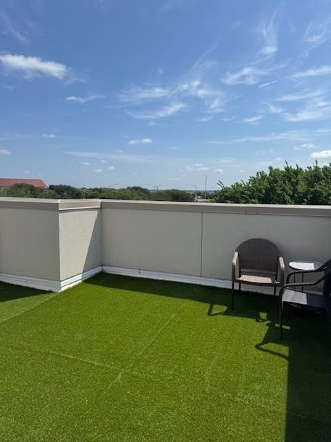 100 Alread Court Fort Worth, TX 76102 - Photo 36 of 38 Rooftop deck with brand new astroturf