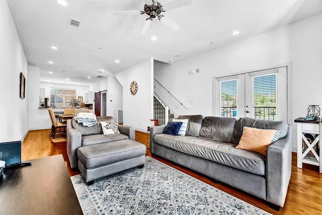 $435,000 | 100 Alread Court, Fort Worth, TX 76102