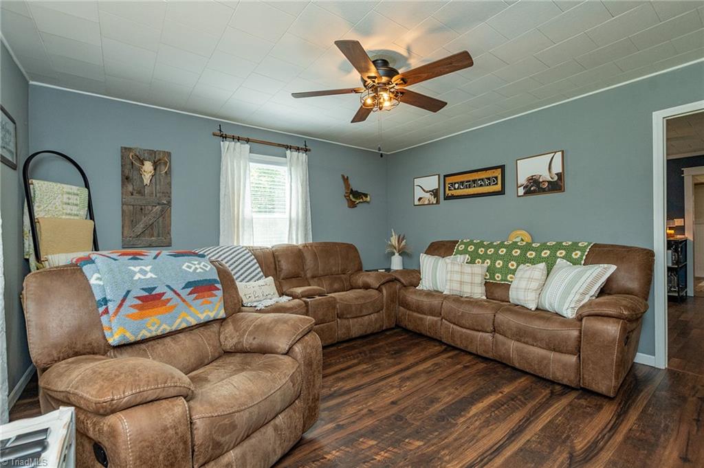 332 Dibrell Road Ruffin, NC 27326 - Photo 5 of 32 Living Room