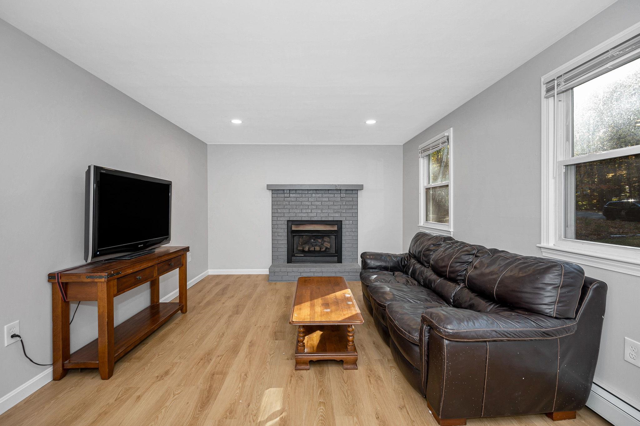 5 Raintree Drive Londonderry, NH 03053 - Photo 9 of 52 Gallery Image 9