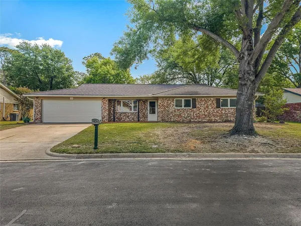 $339,900 | 220 Cooper Drive, Hurst, TX 76053