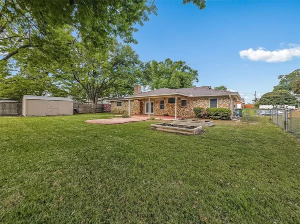 $339,900 | 220 Cooper Drive, Hurst, TX 76053