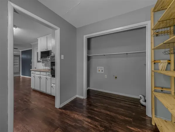 $339,900 | 220 Cooper Drive, Hurst, TX 76053
