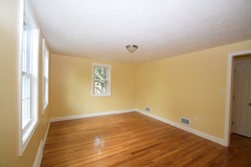 63 Chestnut Circle Randolph, MA 02368 - Photo 12 of 20 Gallery Image 12