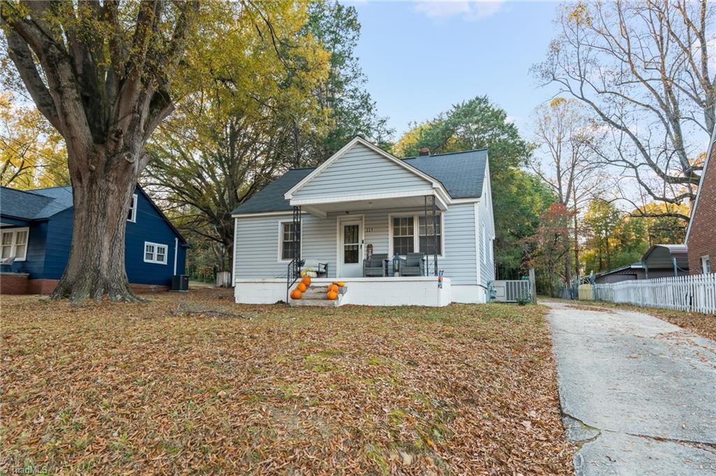231 Dorothy Street High Point, NC 27262 - Photo 2 of 24