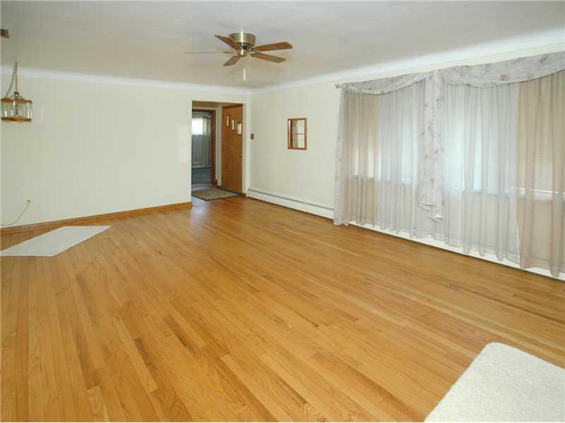 160 Penn Manor Road Irwin, PA 15642 - Photo 10 of 23 Living Room.
