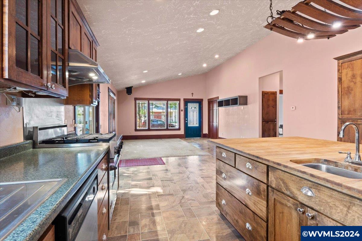 560 Southwest Hayter Street Dallas, OR 97338 - Photo 16 of 48 Gallery Image 16