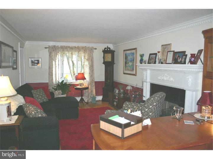 20 Yorkshire Road Hamilton, NJ 08610 - Photo 2 of 20 Living Room