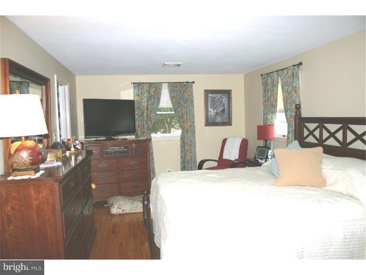 20 Yorkshire Road Hamilton, NJ 08610 - Photo 12 of 20 Master Bedroom