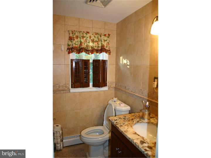 20 Yorkshire Road Hamilton, NJ 08610 - Photo 13 of 20 Master Bathroom