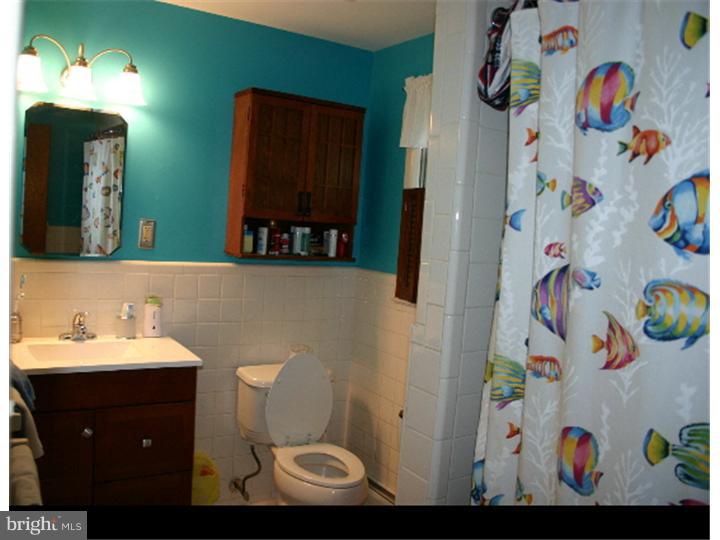 20 Yorkshire Road Hamilton, NJ 08610 - Photo 16 of 20 Bathroom