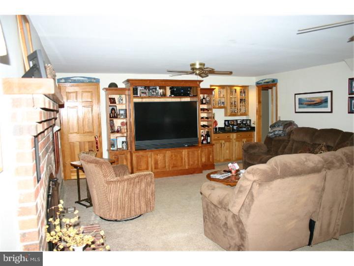 20 Yorkshire Road Hamilton, NJ 08610 - Photo 5 of 20 Family Room
