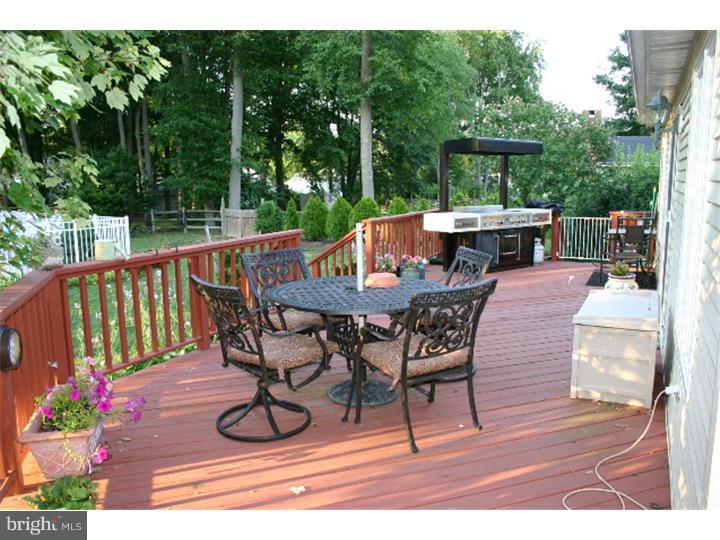 20 Yorkshire Road Hamilton, NJ 08610 - Photo 8 of 20 Deck