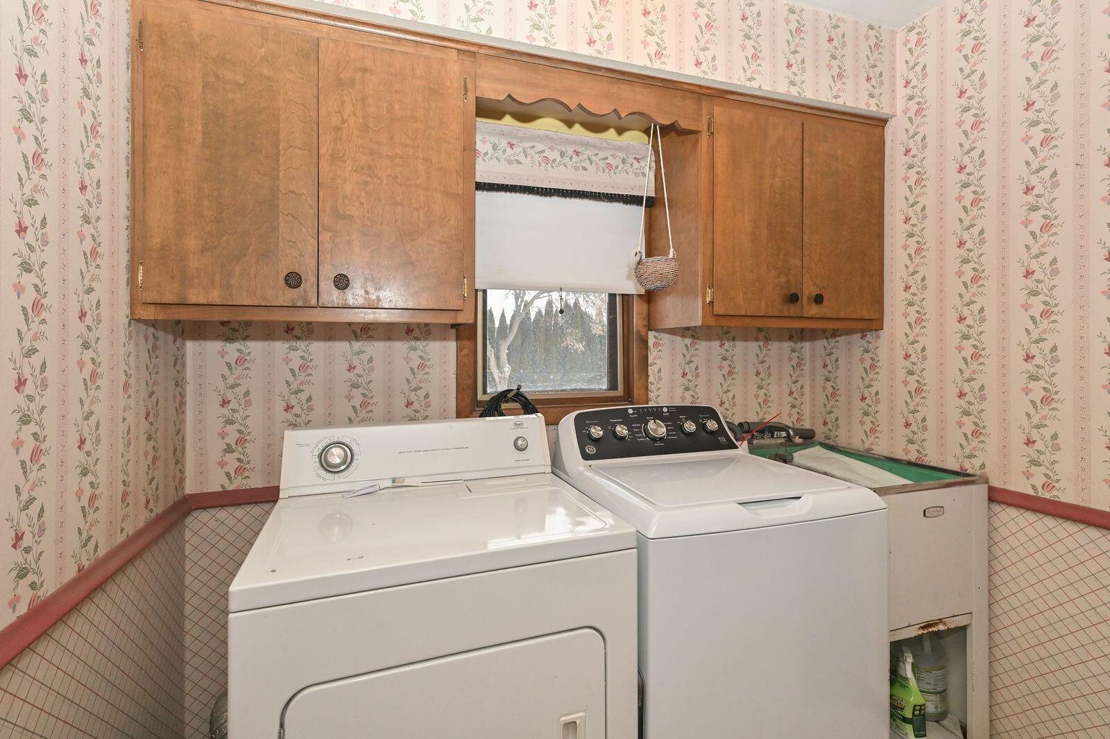 7693 Overlook Drive Greendale, WI 53129 - Photo 11 of 16 7693 Overlook laundry main level