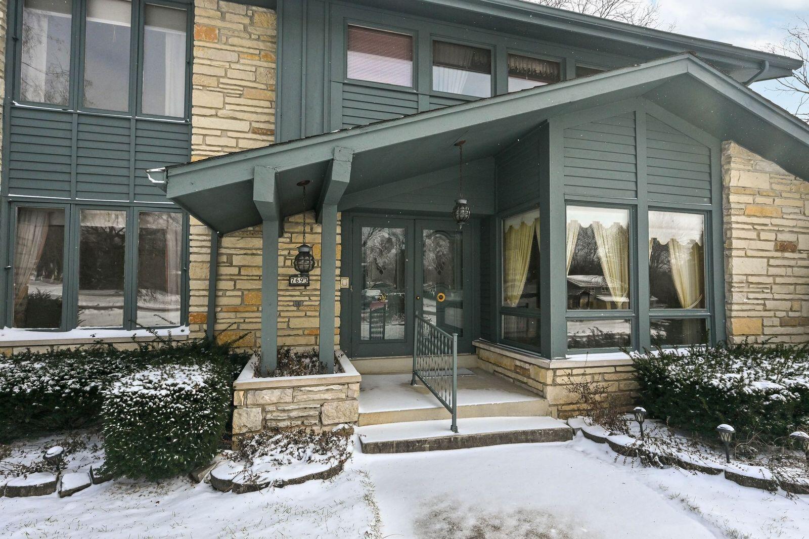 7693 Overlook Drive Greendale, WI 53129 - Photo 16 of 16 7693 Overlook close up