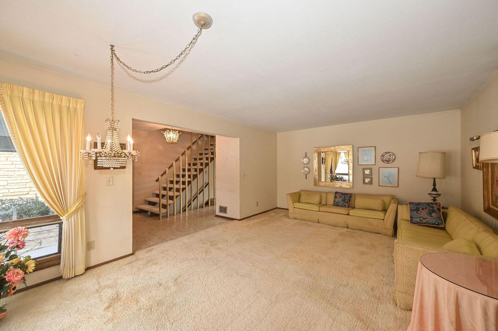 7693 Overlook Drive Greendale, WI 53129 - Photo 3 of 16 7693 Overlook LR