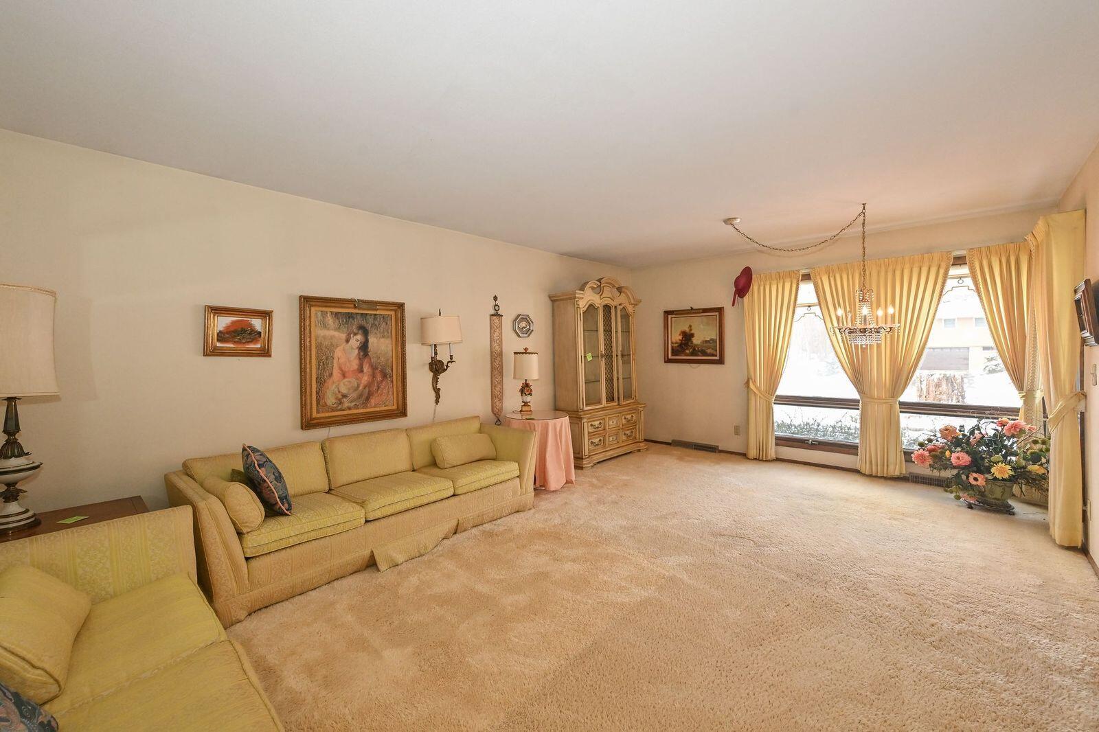 7693 Overlook Drive Greendale, WI 53129 - Photo 4 of 16 7693 Overelook LR view 2