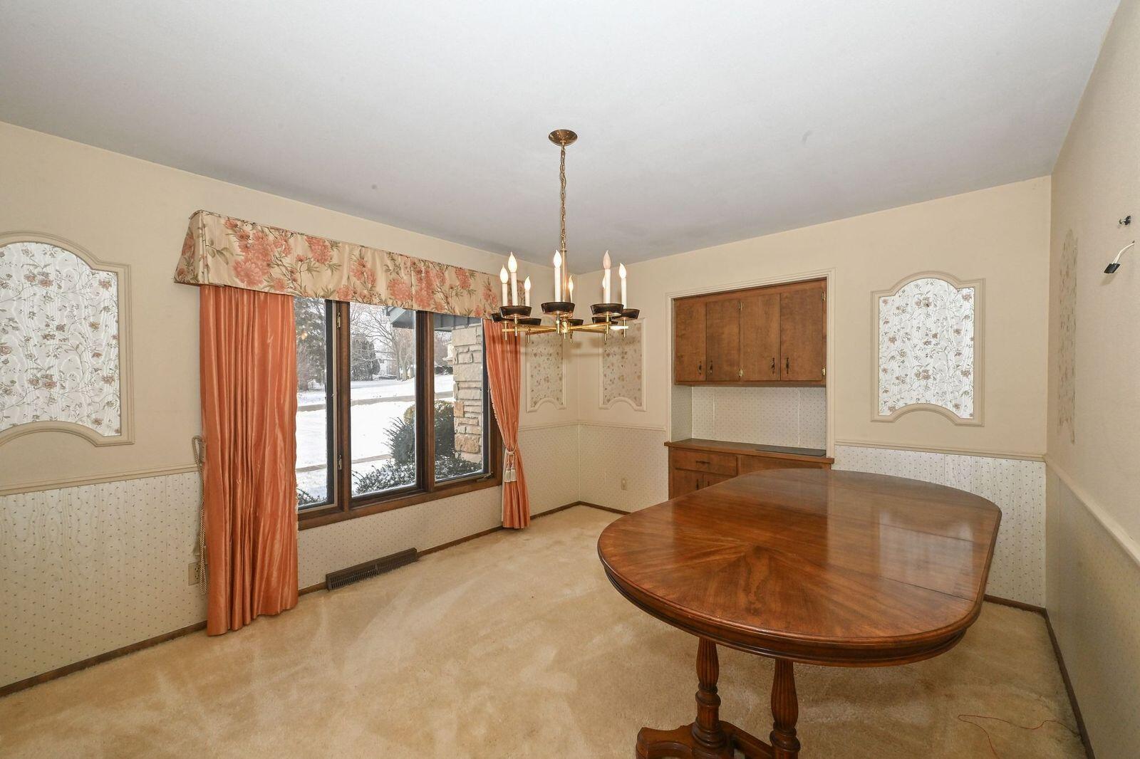 7693 Overlook Drive Greendale, WI 53129 - Photo 5 of 16 7693 Overlook DR