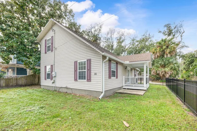 a view of a house with a backyard