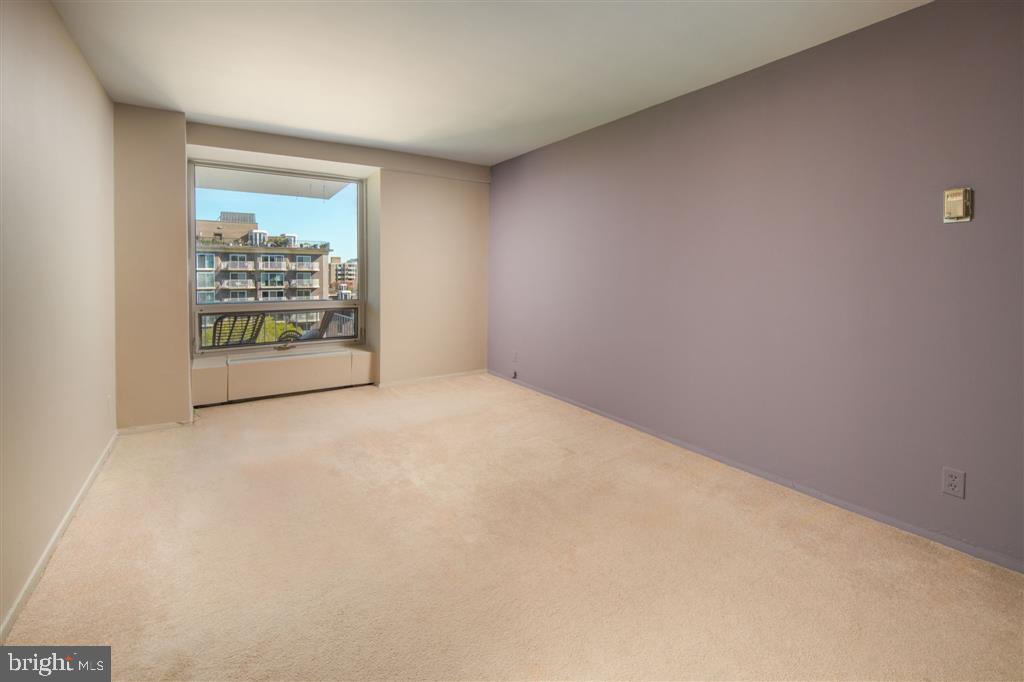 1425 4th Street Southwest, Unit A712 Washington, DC 20024 - Photo 13 of 38 a view of an empty room with a window