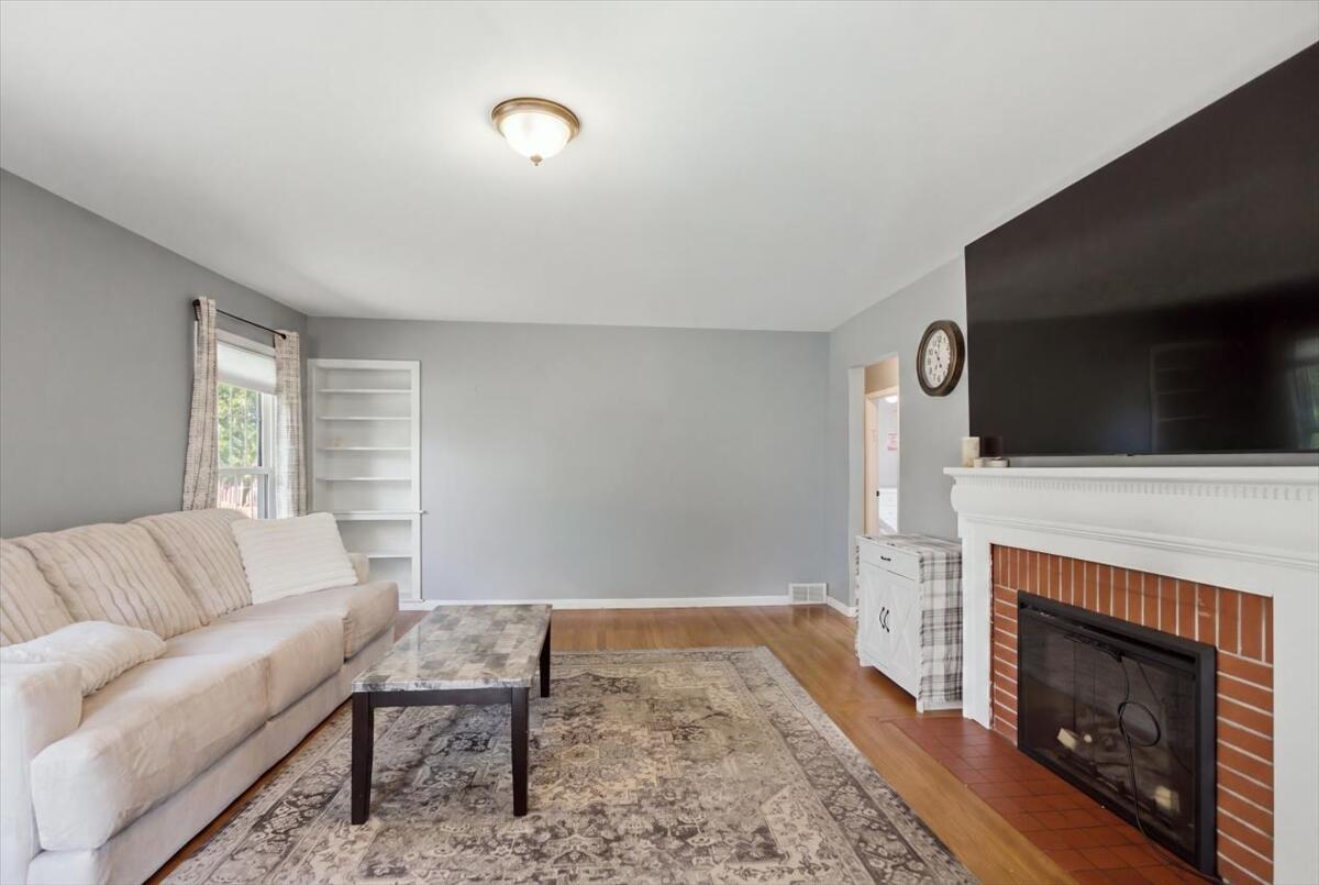 30 Birch Road Auburn, ME 04210 - Photo 28 of 101 035-03_Living Room 02