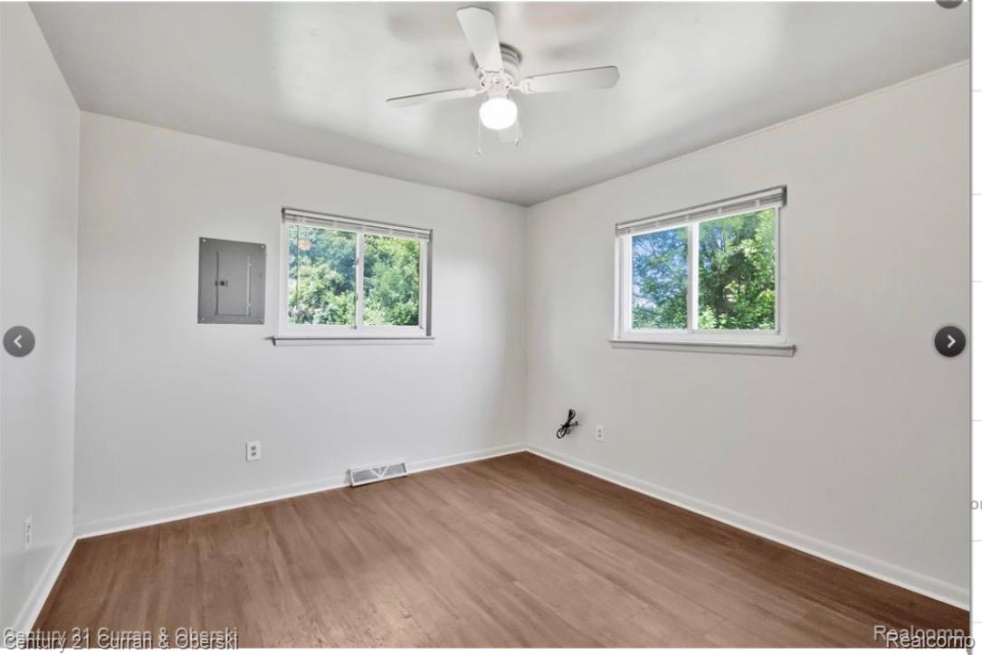 212 Arcola Street Inkster, MI 48141 - Photo 4 of 10 IMG_3898.jpeg