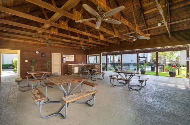 $154,900 | 9809 Richmond Avenue, Unit D5, Houston, TX 77063