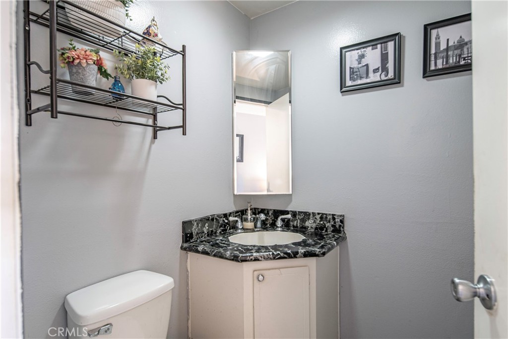 4045 Via Encinas Cypress, CA 90630 - Photo 11 of 34