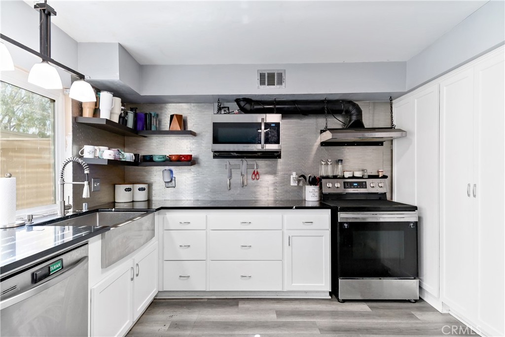 4045 Via Encinas Cypress, CA 90630 - Photo 14 of 34