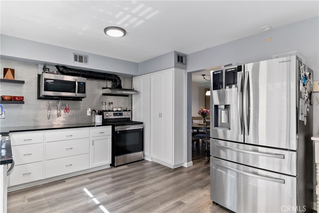 4045 Via Encinas Cypress, CA 90630 - Photo 15 of 34