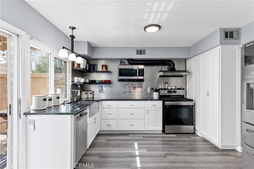 4045 Via Encinas Cypress, CA 90630 - Photo 16 of 34