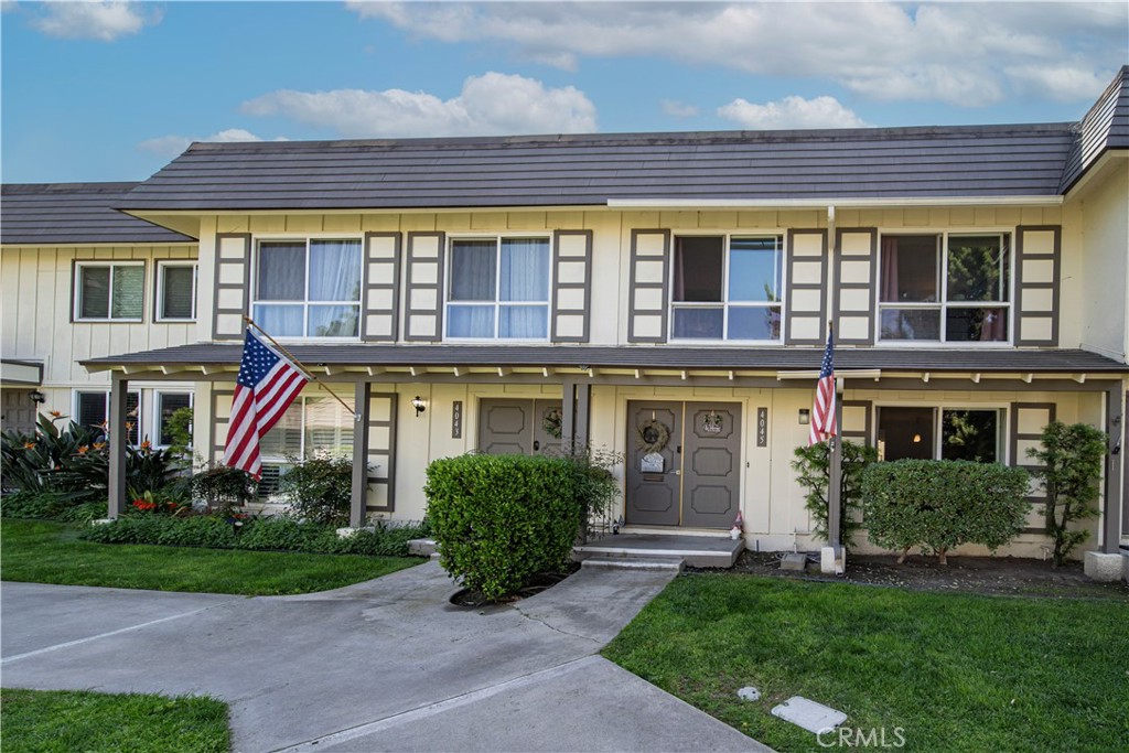 4045 Via Encinas Cypress, CA 90630 - Photo 2 of 34